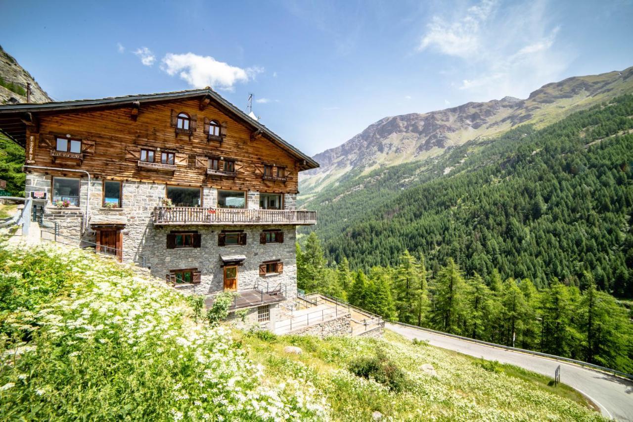 Hotel & Restaurant Perret - Mountain People Валгризенке Екстериор снимка