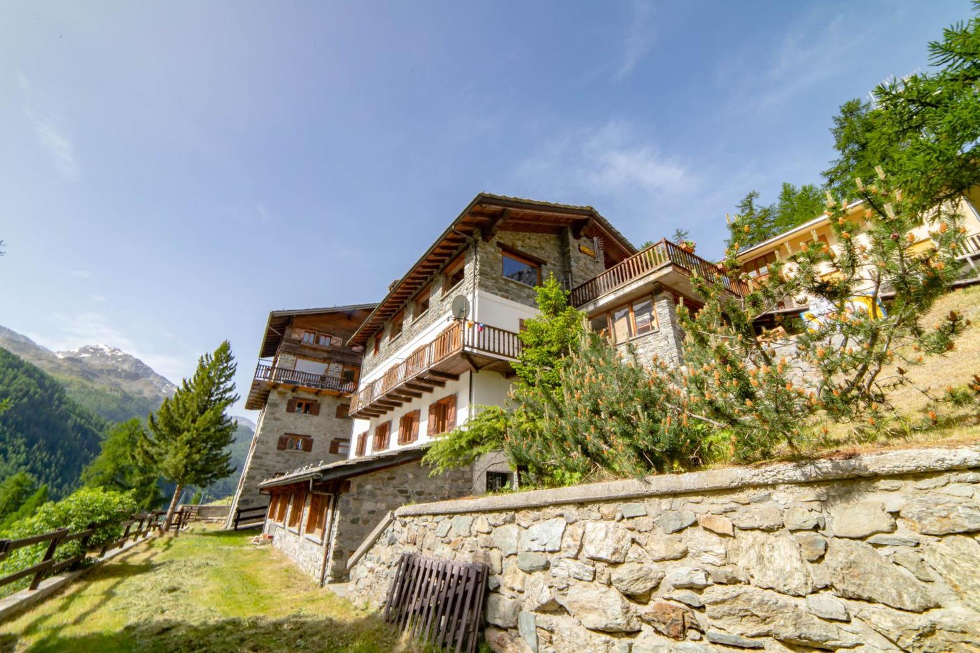Hotel & Restaurant Perret - Mountain People Валгризенке Екстериор снимка