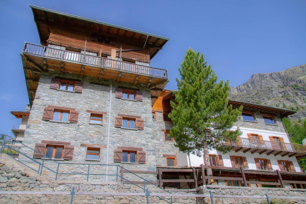 Hotel & Restaurant Perret - Mountain People Валгризенке Екстериор снимка