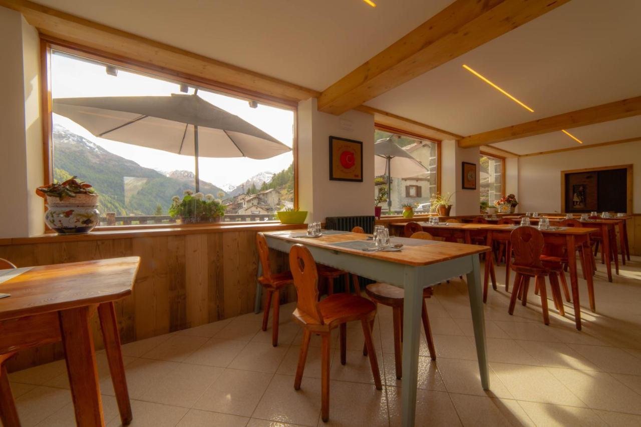 Hotel & Restaurant Perret - Mountain People Валгризенке Екстериор снимка